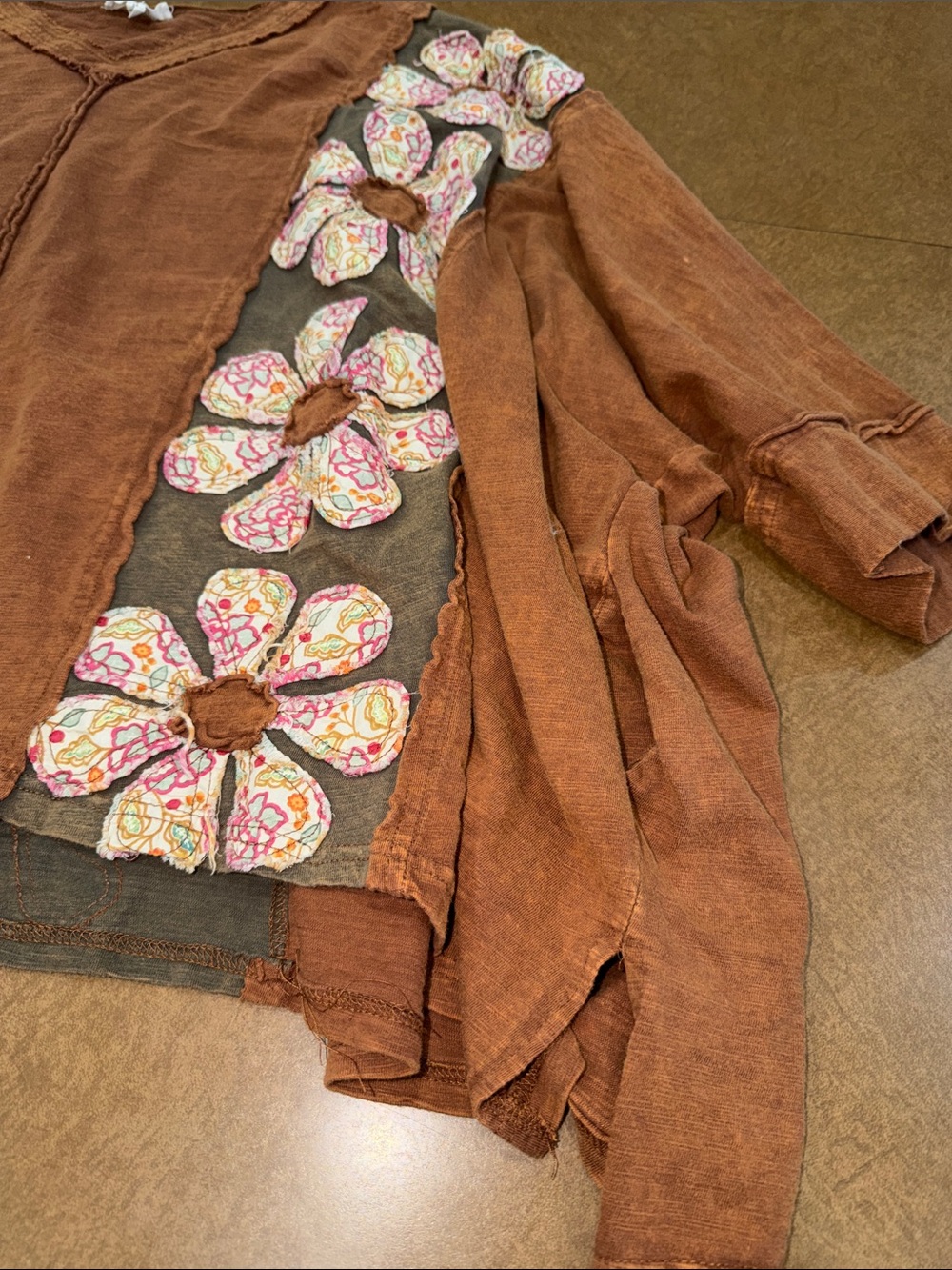 Blue Velvet Women's•OVERSIZED• Rust Floral Appliqué Short Sleeve Top 100% Cotton - Picture 3 of 10
